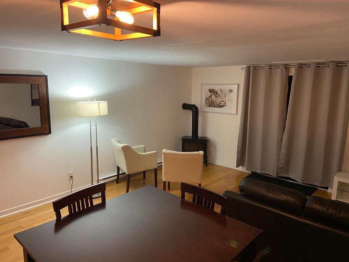 Condo Hotel Au Pied Du Mont Orford Экстерьер фото