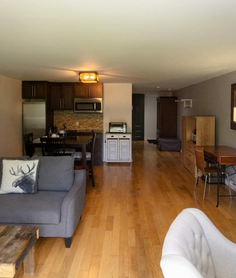 Condo Hotel Au Pied Du Mont Orford Экстерьер фото