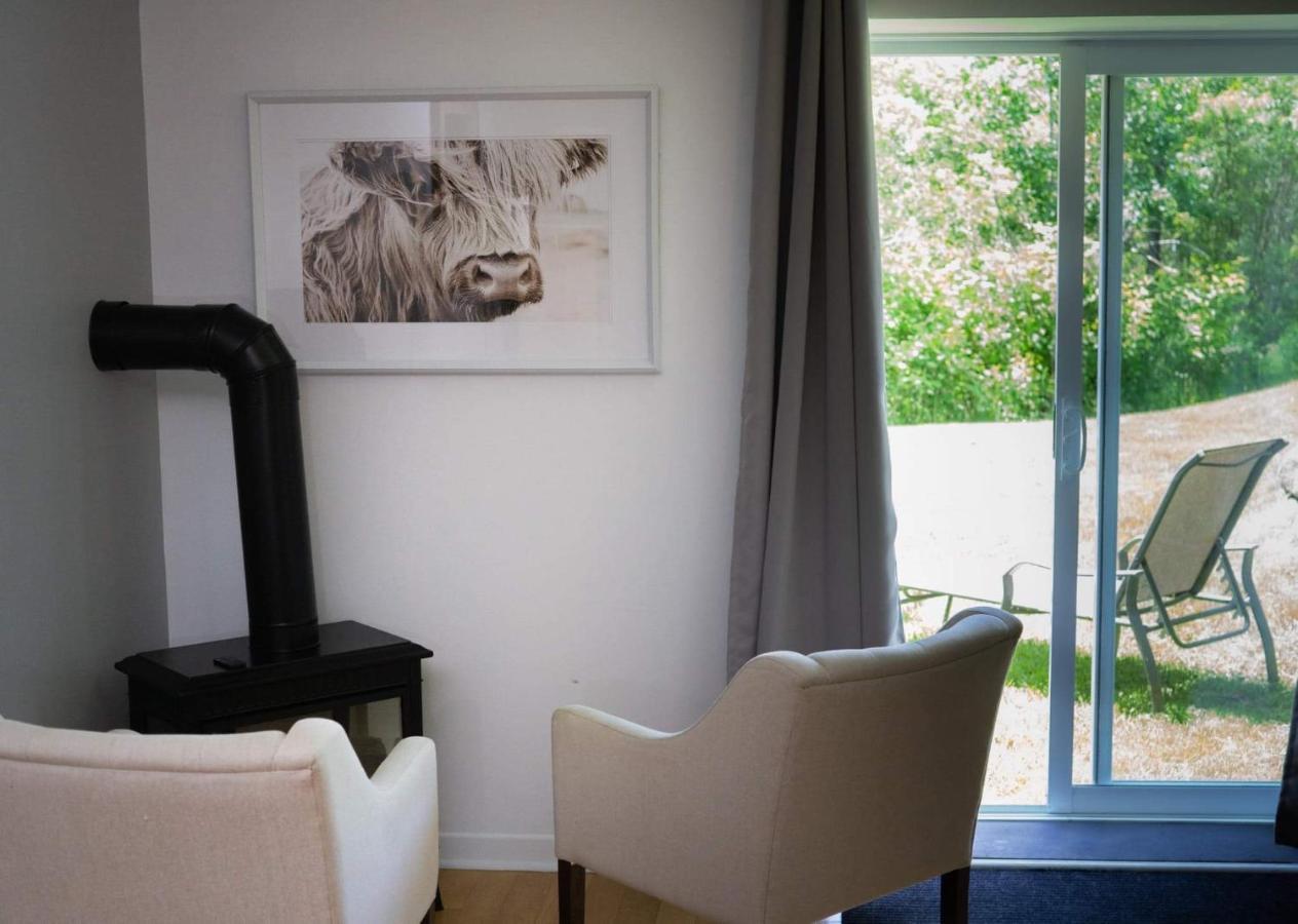 Condo Hotel Au Pied Du Mont Orford Экстерьер фото