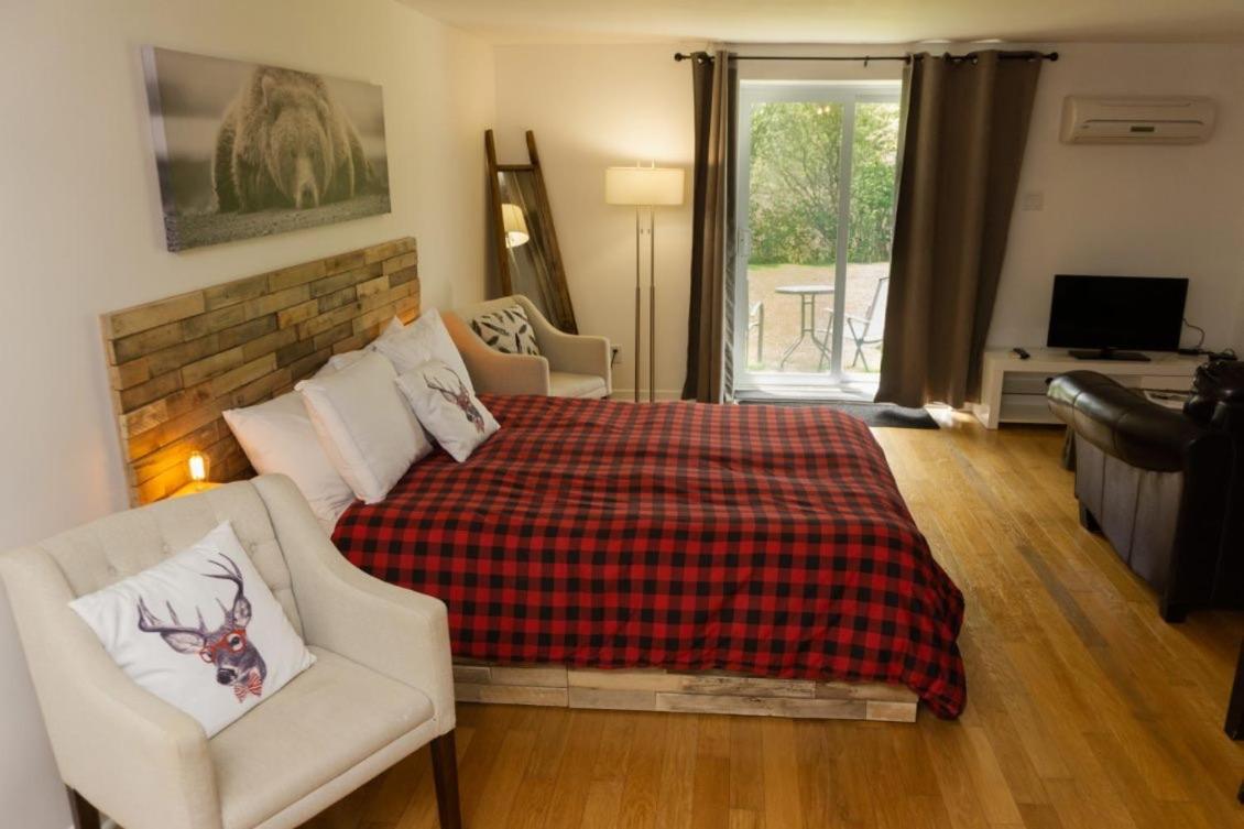 Condo Hotel Au Pied Du Mont Orford Экстерьер фото